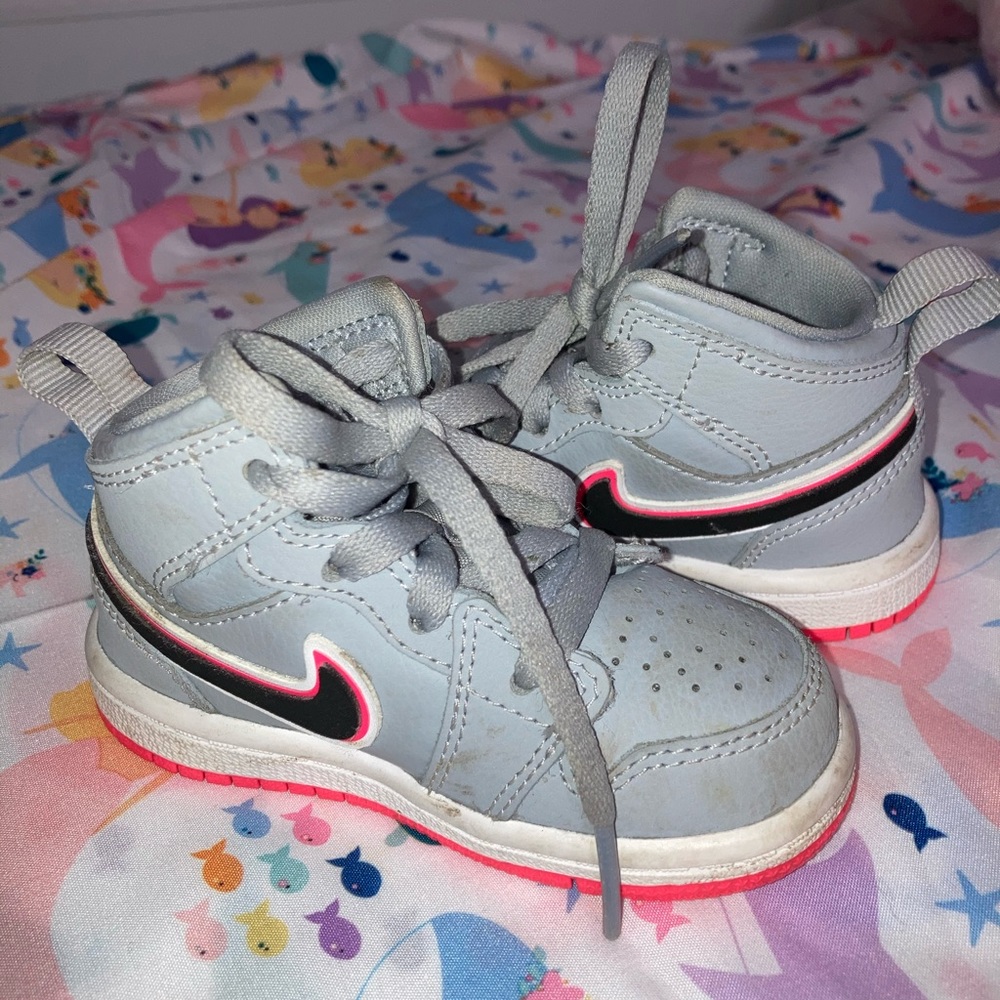 Toddler Nike size 5